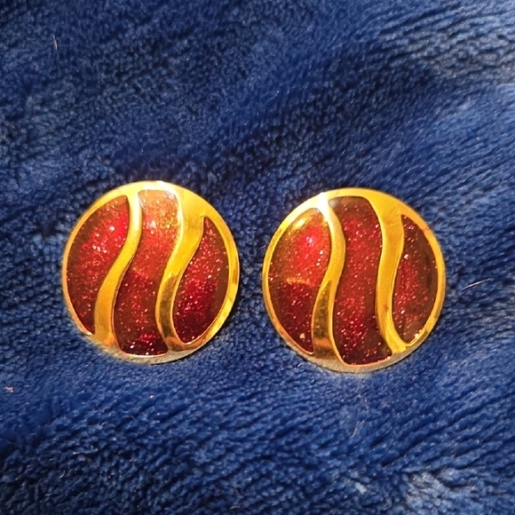 Jewelry - Vintage 80s Gold Tone Round W Magenta Pink Glitter Earrings💫